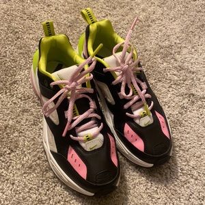 Women’s gently used Nike size 6